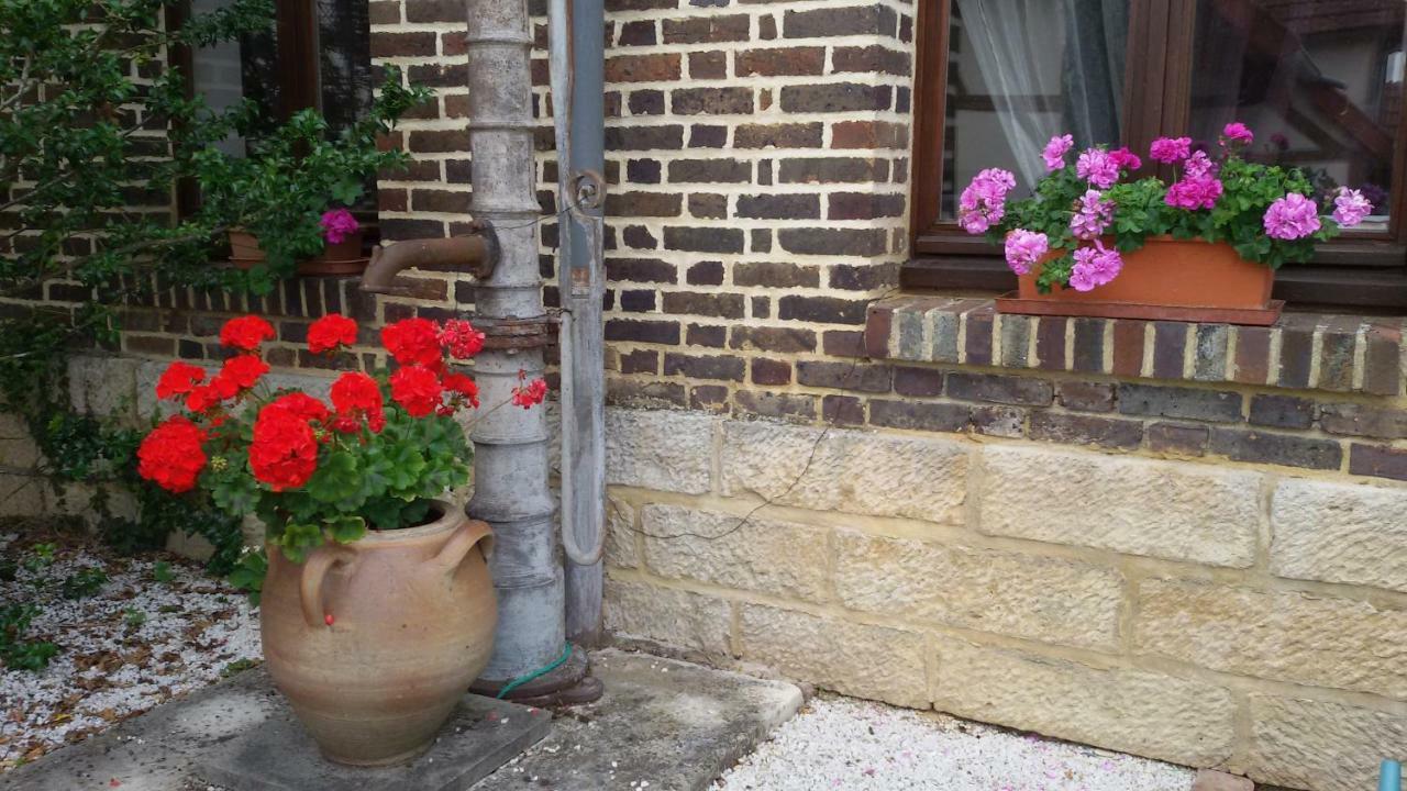 La Chambre D'Amis La Costignieres Montgueux Exterior foto